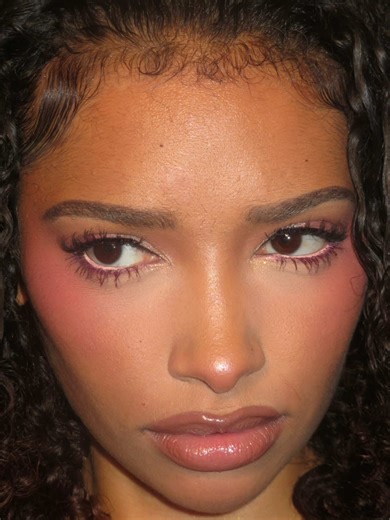 it’s givinggg no makeup makeup no?😀🫧😍🥰🎀💖 well my version anyway :p @⭑ lanitheemua ⭑ @Tem!ra ⭑key products⭑ @First Aid Beauty exfoliating pads @Estée Lauder night repair serum @Benefit Cosmetics UK 24h brow setter @Makeup Revolution precise brow pencil @laneige_us peach ice tea glowy lip balm @Charlotte Tilbury magic cream @DanessaMyricksBeauty water powder serum radiant blurring balm @Huda Beauty peach colour corrector @elfcosmetics green colour corrector @Haus Labs triclone foundations 30