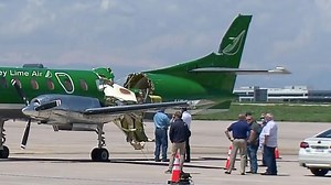 Shocking aftermath of mid-air plane collision in Denver, Colorado (CBS)