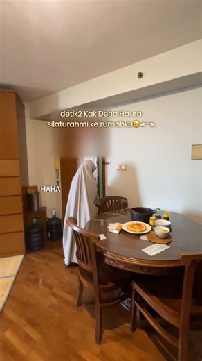 Mikayla on Instagram: "HARI INI AKHIRNYA DATENG JUGAA: kak dena @denaahaura, kak lia @dr.yuliamuliaty, dan kak sasnia main ke rumahku!!🥰🥳🫶🏻 Biasanya rumaku emang jadi “basecamp” temen2 kalo lagi ngumpul, tapi kalo influencer yang main… ini pertama kali makanya aku DEG2AN🤣🤏🏻 siap2nya udah kaya lagi seserahan hahaha. Enjoyyy!!💝 kira2 kegiatan kita apa aja yaa di rumahku?😽"