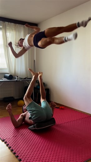 Miško & Sara | Acroyoga | 📍Slovakia on Instagram: "Tim meeting Sara - 5min later 🔥 wearing amazing shorts by @acroyogaotr_collection ❤️ 💡 Build your handstands, strength & flexibility with us — wherever you are. Our Online Coaching Programme gives you structure, feedback & personalized guidance! 👉 DM - coaching - to schedule free call🥰 Ready to take your acro further? Join our Acro School — 100+ lessons designed to learn the basics, refine your technique a