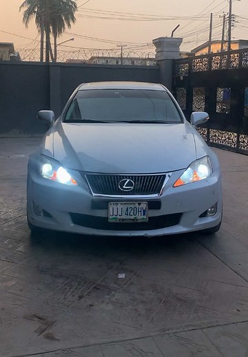 Explore the 2010 Lexus IS 250 Full Option Features