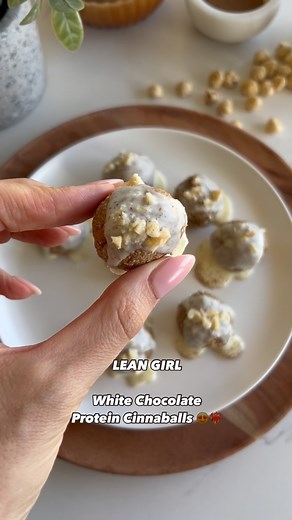 Sweet Protein Cinna-BALLS 😍 When you need a sweet protein snack to popsie into your pretty mouth - this is what you’re making queen!! These sweet cinna-balls are soft with a hard white choccie coating which cracks when you bite it! Sold? Me too! Here’s what ya need cutie: 50g Oat Flour 30g Whey Protein Powder (Vanilla) 20g Powdered Peanut Butter 50g Plain Low-Fat Yoghurt 20g Honey 1 Tsp Vanilla Extract 1 Tsp Cinnamon 1 Pinch Salt 30g White Chocolate 2g Coconut Oil 86 cals per bolletjie and 5g o