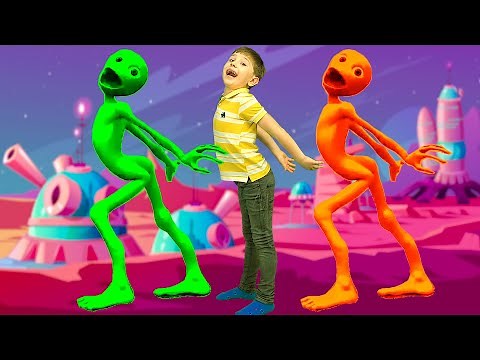 Funny alien dance with Yegorka Bebé Video for kids
