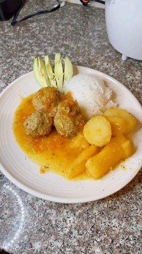 Vamos hacer un almuerzo delicioso sudado de albóndigas | Paisita en new york