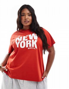 ASOS DESIGN Curve – Röd t-shirt med normal passform och New York-tryck | ASOS