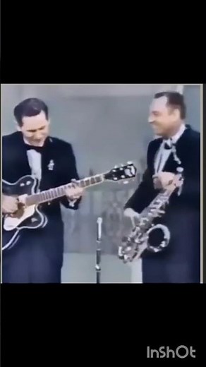Chet Atkins (guitar) and Boots Randolph (saxophone) performing "Yakety Sax". #smlpdf