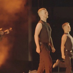 Plongez au cœur de l'Irlande avec un spectacle inoubliable. Celtic Legends est de retour avec un tout nouveau spectacle. Nous sommes absolument ravis d'annoncer "The Life in Green Tour - 2025". Fidèles à nos racines irlandaises, nous vous apporterons cette fameuse ambiance de pub irlandais ! Les danses, musiques et chansons irlandaises sont 100% live. 2025 s'annonce bien chargée pour nous ! Nous débuterons l'année 2025 en France avec 17 artistes sur scène du ➡️10 au 19 janvier à LONGUENESSE, BOU