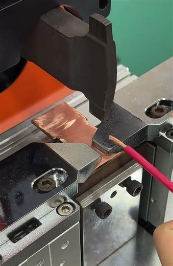 Joint of wire on plate using ultrasonic welding