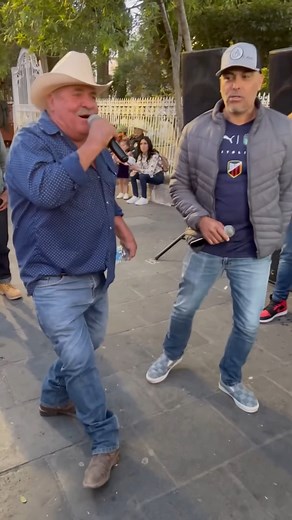 un corrido con la banda | El Compa Felix