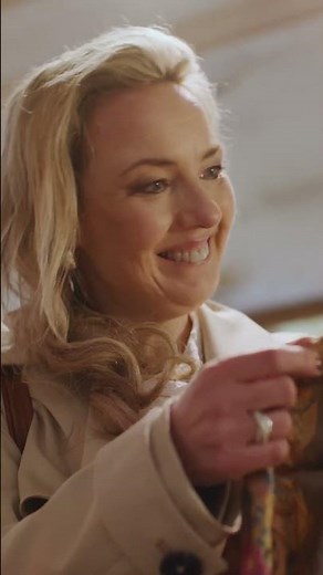 Marlies embroiders in Paris with the BERNINA 700 PRO! 🌺🧵