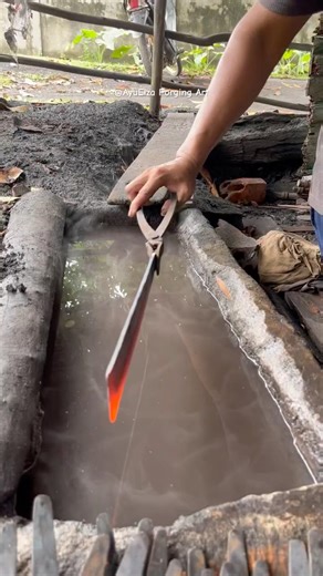 gilding process using water method and expertise #world #usa #shorts #blacksmith