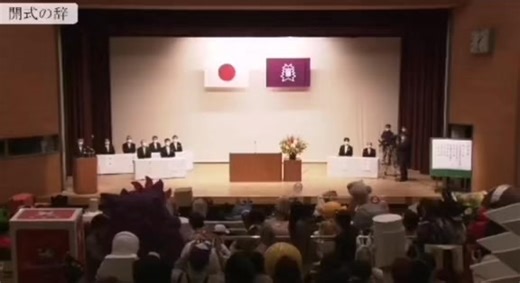 Kyoto University allows students to wear anything they want to graduation and this is their ceremony: 🤣 | Japan in my eyes