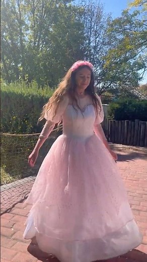 Boo Fest 2025 I acted as a Glinda Look-alike !! ☺️😌🎀