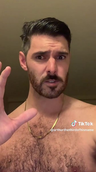 BREAKING NEWS: Daniel Kinahan has been extradited back to Ireland from Dubai. The question that I have is… what makes this such a big deal? What am I missing about this story, TikTok? 🤔🇮🇪 I would appreciate your insights tremendously, Darling, while I try to understand the Kinahan case more deeply. As always, I shall meet you in the comments. Yours, Arthur III 😘 #irish #news #dublintiktok #fyp #danielkinahan
