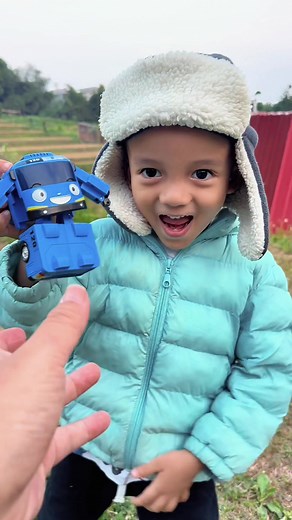 Robot Tayo Transformation - Toy Bus that Turns into a Robot