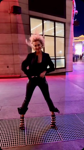 How do you not fall head-over-heels for this kind of energy?! I love this woman to my core. She’s so damn fun! | Tom Austin