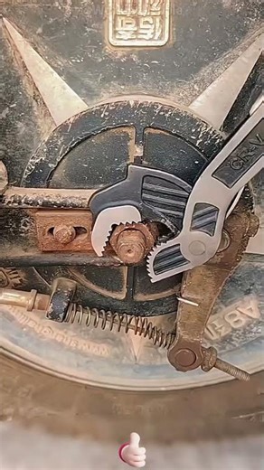 Practical methods of the convenient multifunctional self - locking wrench 🛠️🧰