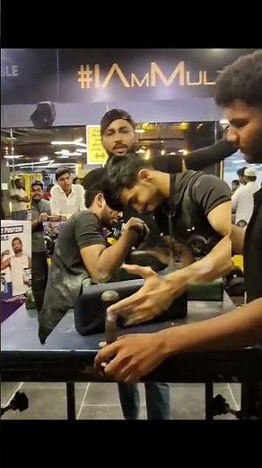 arm wrestling 😉🤫🤫🤫 #armgame #armsport #motivation #backworkoutandarms #armwrestling
