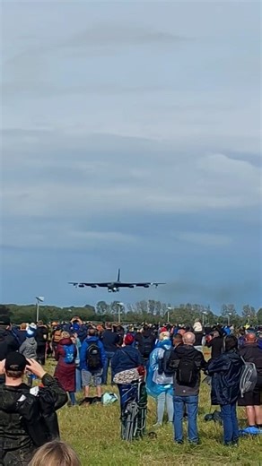 Mighty B-52 Landing RIAT 💪👌 #b52bomber #landing #riat #aviation | Aakifah Aviation