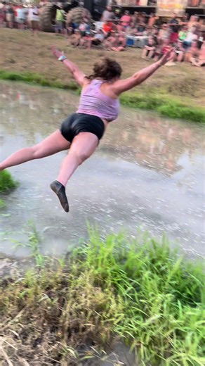 Belly flop in the creek #fyp #muddy #mud #bricksoffroadpark #foryou #splash #bellyflops #primecutpro #primecuttiktok