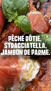 PÊCHE RÔTIE, STRACCIATELLA, JAMBON DE PARME. 🍑 Une pêche rôtie, fondante, caramélisée, qui rencontre l’onctuosité de la stracciatella et le caractère du jambon de Parme. Simple, rapide, et totalement irrésistible. 🤤 📍C’est la pleine saison des pêches et nectarines en ce moment ! Rendez-vous sur les étals de votre magasin fresh. 🛒 RECETTE : - Coupez 4 pêches en deux, puis en quartiers. - Faites chauffer un filet d’huile d’olive dans une poêle et faites revenir les quartiers jusqu’à ce qu’ils 