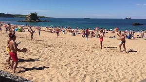 Día de playa y palas en Santander ☀️󾟓🏖 ¡Un sonido mágico el de las pelotas contra la madera! 󾌧 #YoNoMeLoPerderia 😎 | Postureo Cántabro