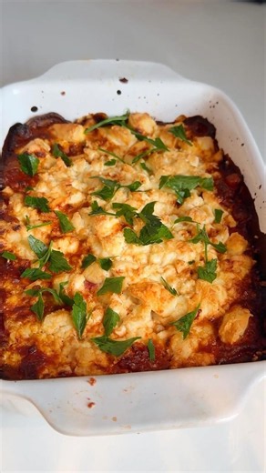 Cremiger Kartoffelauflauf mit Veggie-Hack und Feta