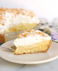 ♬If you like Piña Coladas...you'll love Piña Colada Pie! Make it with or without rum. Find the recipe link in the comments below. | Baking Sense