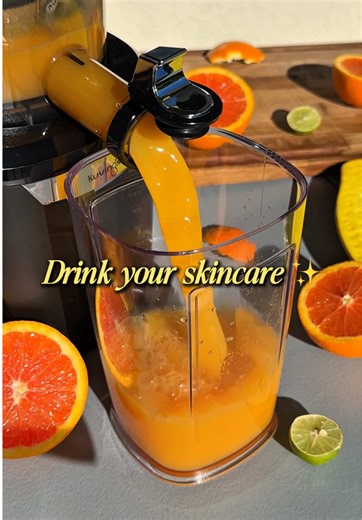 Drink your skincare ✨ Save $ on my top cold press juicer recommendations by clicking the link in my bio 🙌🏼 Here are 3 of my absolute favorite homemade recipes that support overall skin health 🥰 I’ve tried just about everything to clear my skin up & nothing has worked quite like replacing artificial store bought junk for all natural juice recipes I can make fresh at home 🥕 Loaded with vitamins, minerals & antioxidants that feed the skin directly rather than trying to cover up the real issues 