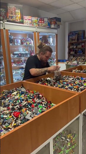 AN UNUSUAL LEGO SHOP IN THE METRO