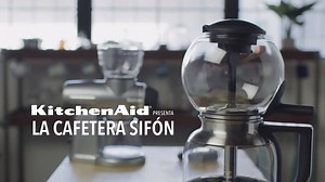 La cafetera Sifón es perfecta para aquellos que le aportan entretenimiento a la casa y quieren probar todos los sabores puros de un café, limpio y complejo. Mira cómo funciona. #AmoElCafé #AmoMiKitchenAid | KitchenAid Latinoamérica