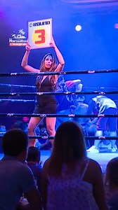 Première expérience de round girl pour les Marseillaises à ce grand événement de boxe thaï ! Le meilleur de #LesMarseillais | Golden TV
