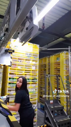 Stowing! It's easy! 🙌 really didn't feel like smiling but I'll do it for you! 😩❤ #fyp #foryou #amazon #amazonfinds #amazonmusthaves #work #stow