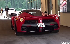 Ferrari LaFerrari vs Ferrari Enzo - DRAG RACE!