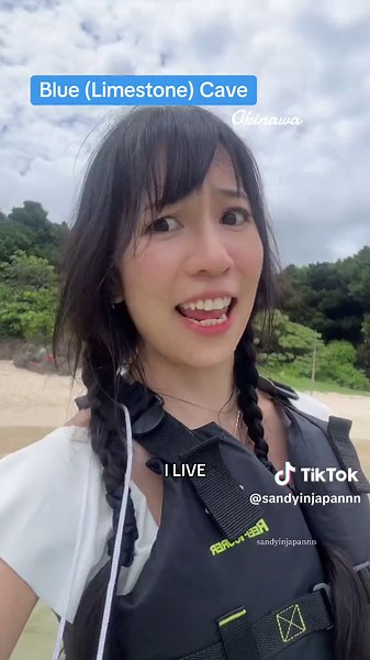 After a morning of snorkeling and visiting 幻の島 (Phantom Island) from Ishigaki, I did a separate half day tour, snorkeling at 青い洞窟 (Blue Cave) 😌 I think you can tell my energy had drained a bit compared to the morning 😂😂😂 If only the sun had lasted til arvo 🥺 better luck next time! #japantravel #travelvlog