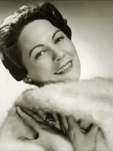 GLORIOUS LIVE SINGING!!!!!!! Renata tebaldi 1922 - 2004 powerful high notes in Puccini's Tosca!