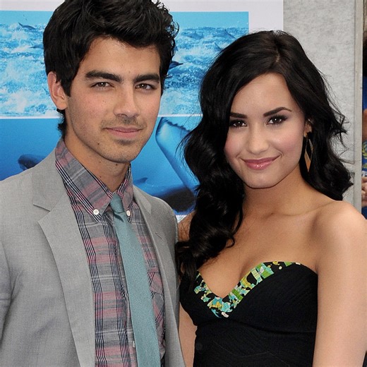 Exes Joe Jonas & Demi Lovato Reunite Onstage for Camp Rock Performance
