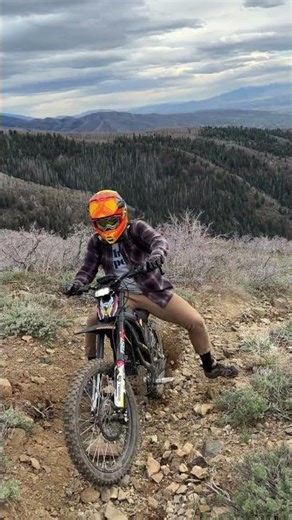 Our backyard trail is better than yours #blessed #utah #emoto #ebike #surron #talaria #riding