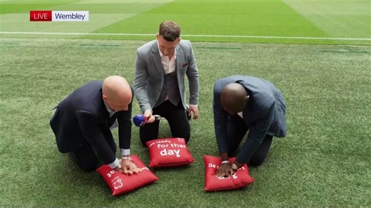 Championship play-off final: Leeds, Southampton team up to urge fans to learn CPR
