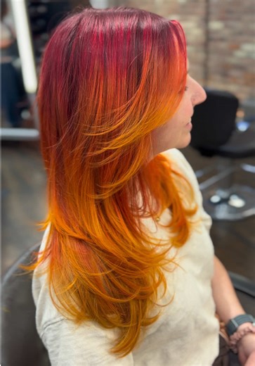 Fire hot 🍽️🔥 #westloophairstylist #chicagohairstylist #chicagosalon #westloopchicago #vividhaircolor