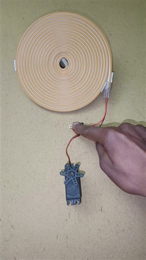 I Turned a Metal Gear Servo Motor Into a Neon Strip Light #DCmotor#generator#innovation