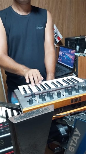 🎹 Programando o timbre de "Mr. Crowley" no Korg Monologue 🎶