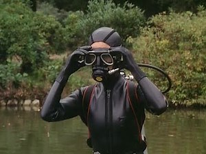 An actress gets attacked by an evil female scuba diver! [UPGRADE - Hall of Fame]