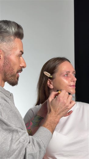 Our first virtual makeup masterclass with celebrity makeup artist James Molloy was a success, and it's just the beginning. ✨ James created a full glam look from start to finish, using his most recommended LimeLife products and our LimeLife x MYKITCO collaboration makeup brushes. 💋 #makeupclass #aspiringmua #mua #jamesmolloy #mykitco