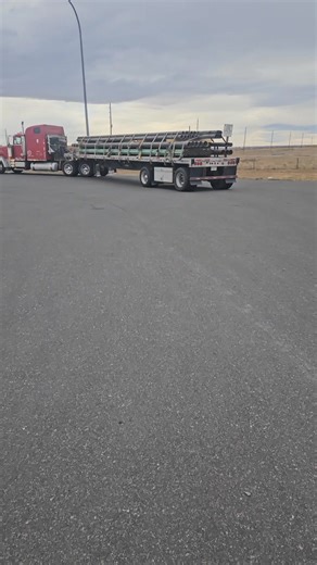 #freightlinerclassic #flatbeddersdoitbetter #flatbedmafia #flatbedder #owneroperator #series60detroit | Dennis Brooks