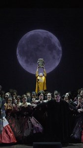 „TURANDOT weiß, dass sobald sie Calaf das Ja-Wort gibt, sie all ihre Rechte aufgibt“, erklärt Regisseurin Kateryna Sokolova in der ONLINE EINFÜHRUNG zu Puccinis Oper – in voller Länge exklusiv im DIGITALEN FUNDUS. Und live nur bis Anfang März im Opernhaus! 🎬 Norbert Goldhammer, David Klumpp | Staatstheater Nürnberg