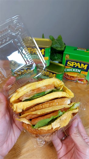 Wait, may bagong SPAM®?! 👀 Meet SPAM® Chicken — gawa sa real chicken, kaya mas light, mas lean, pero same iconic SPAM® sarap! 🔥 Ginawa kong SPAM® Chicken Egg Sandwich, simple lang pero legit cafe vibes! Mas less fat, mas protein, kaya guilt-free ang bawat kagat 😋 @spambrandph #spamchicken #ManokKoYan #SPAM #breakfast #easyrecipe #spamrecipe #food | Maine Cooks