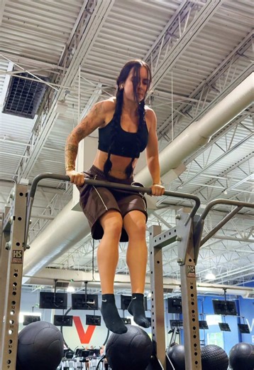 muscle up is improving 🥹🥹 #calisthenics #muscleup #calisthenicstraining #calisthenicsworkout #calisthenicsgirls