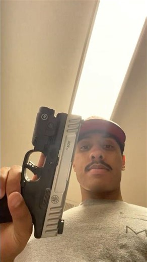 Smith and Wesson SD9(in hand look)