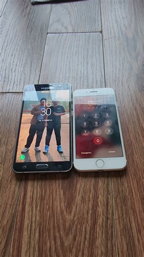 Samsung Galaxy J7 2016 vs iPhone 7 boot speed test